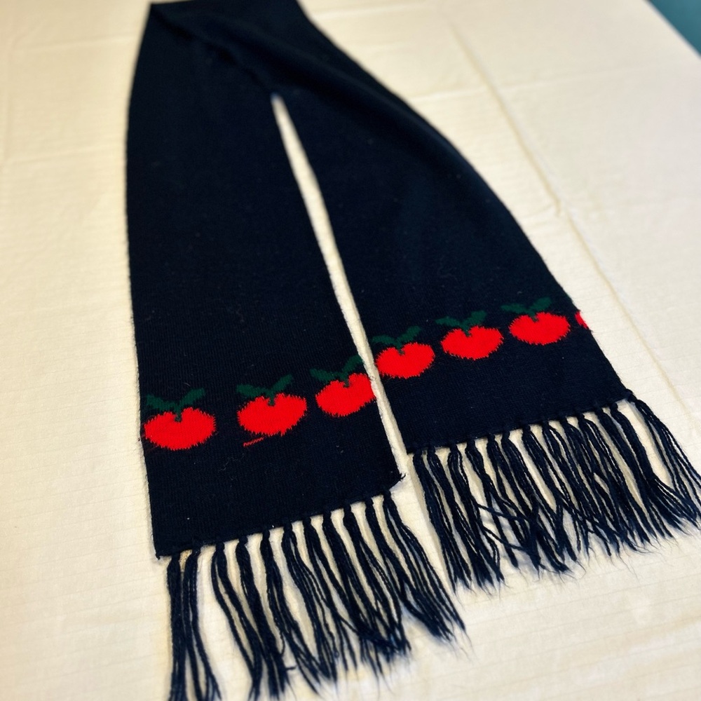 Vintage Apple 🍎 Scarf